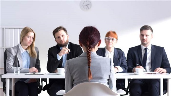 como se vestir para uma entrevista de emprego